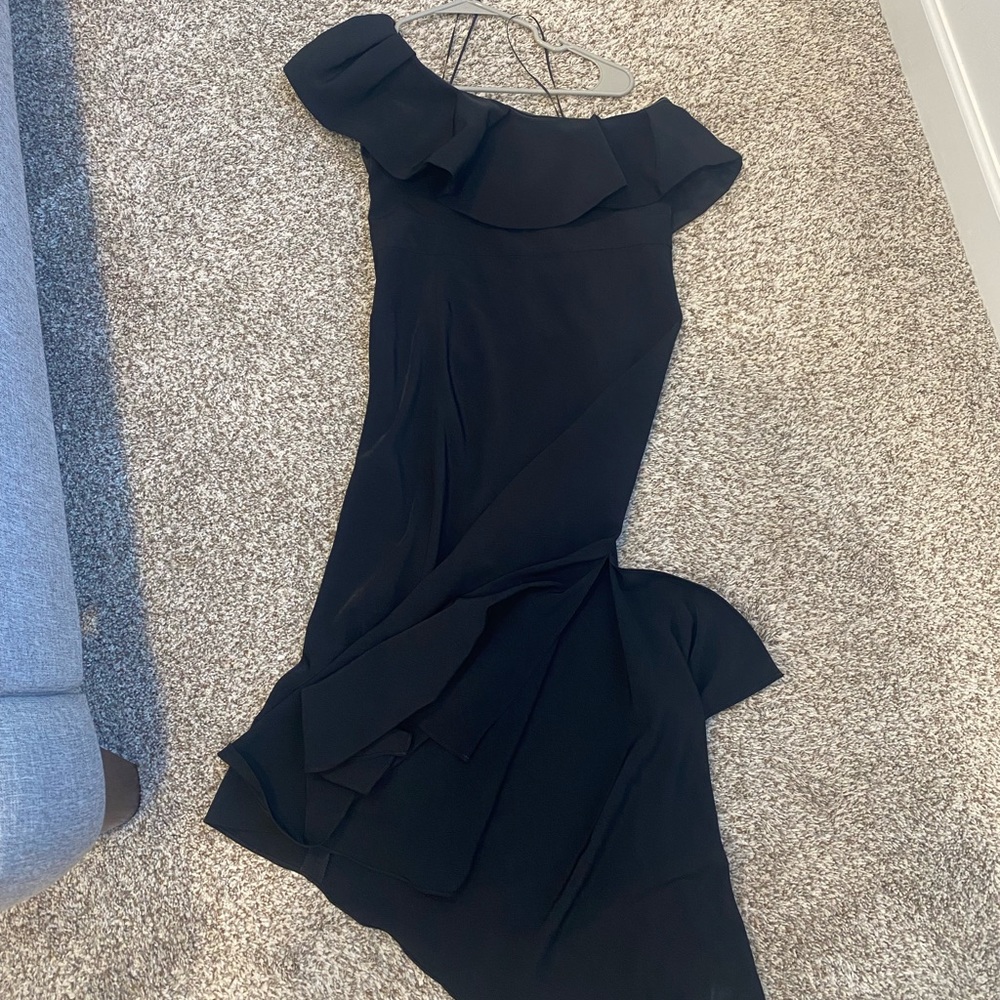 Selling this one shouldered black midi dress with side slit. Classy & beautiful